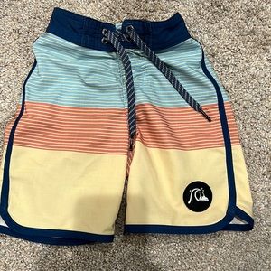 Boys quicksilver board shorts great condition